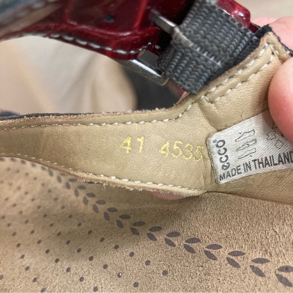 ECCO Sz 41 Croc Pattern Slip On Thong Strappy Casual Dressy Sandals - Picture 8 of 9